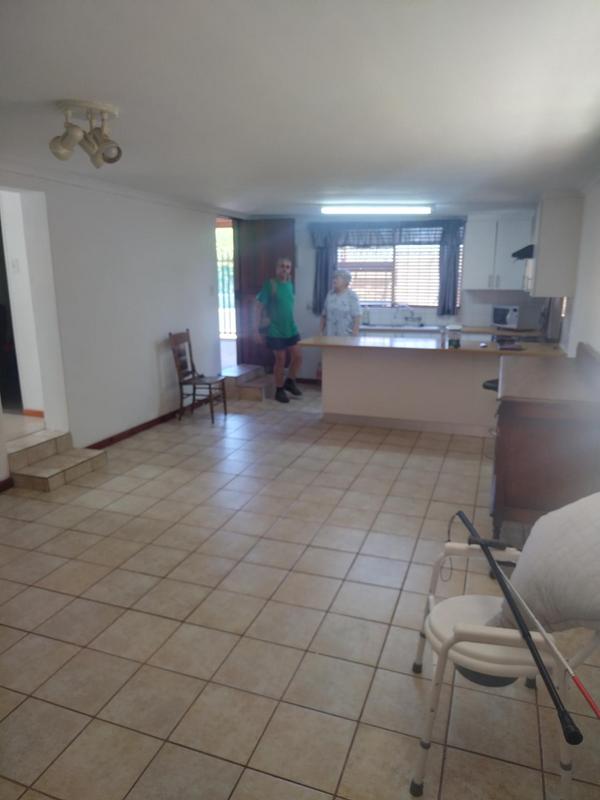 To Let 2 Bedroom Property for Rent in Oakdale Western Cape